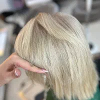 تخفیف ویژه روی خدمات رنگ و لایت و صافی احیا