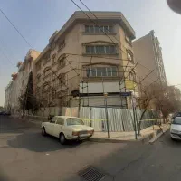 ونک خوارزمی دو نبش ۴۰۰ متر بنا ۳طبقه ۲۰۰ متر زمین