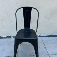 صندلی فلزی و لهستانی