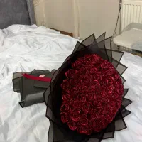 باکس و دسته گل رز روبانی
