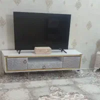 تلویزیون جی پلاس هوشمند همراه با میز تلویزیون|تلویزیون و پروژکتور|مشهد, خواجه ربیع|دیوار