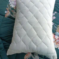 بالش|رختخواب، بالش، پتو|خوی, |دیوار