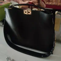 کیف بزرگ کاملا سالم و نو می‌باشد