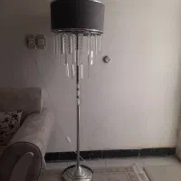 آباژور ایستاده