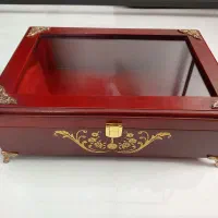 تعدادی جعبه به فروش میرسد