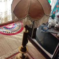 آباژور ایستاده