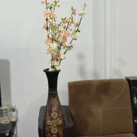 گلدان دکوری بلند بههمراه گل مصنوعی