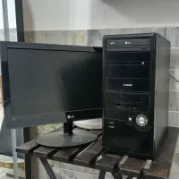 فروش یک کیس کامپیوتر به همراه مانیتور