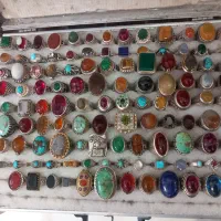 باسلام خدمت دوستای گلم یک جعبه انگشتر به تعداد ۱۱۰