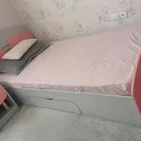 تخت  نوجوان و پاتختی و میز ارایش