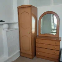 تختخواب یک نفره ، کمد تلویزیون و... تعدادی وسایل