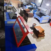 خدمات برش لیزر غیر فلز مجهز به 8 دستگاه