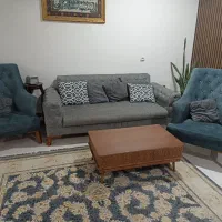 مبل راحتی و میز جلو مبلی
