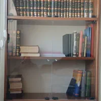 کتاب خانه چوبی با درب شیشه