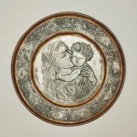 سینی مسی طرح مادر و فرزند نقش برجسته