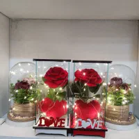 باکس گل شیشه ای مناسب روز مادر