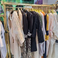 واگذاری پوشاکی فعال بدلیل جابجایی|اجارهٔ مغازه و غرفه|جم, |دیوار