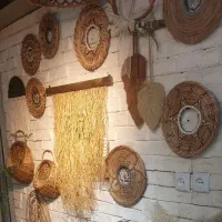 وسایل حصیری و آباژور و لوستر رافیا و مکرومه