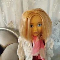 عروسک یک مترو ده قدم زن فقط ۳۸۰