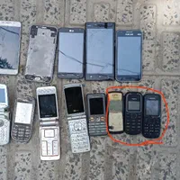 گوشی نوکیا۳ عدد سالم فقط باطری ندارن مابقی ضایعات