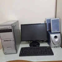 سامسونگ کاملا سالم در حد نو با میز مخصوص کامپیوتر