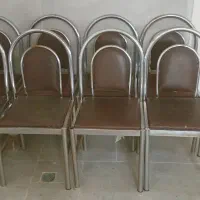 صندلی فلزی قهوه ای تمیز