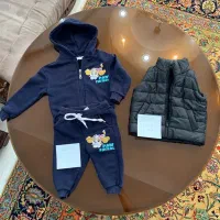 کفش و لباس بچه گانه