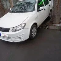 ساینا بی رنگ