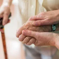 خانم هستم همیار و سرایدار مادر و پدر سالمند شما