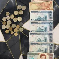 اسکناس قدیمی و چند عدد سکه