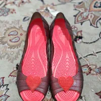 تعدادی کفش و صندل  دخترانه بچگانه نو هستن