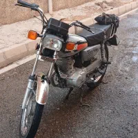 موتور ۱۲۵ نقره ای با پلاک۲۷۳۲۶*۵۴۷ دزدیده شده