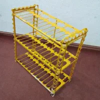 جاکفشی فلزی رنگ‌آمیزی شده