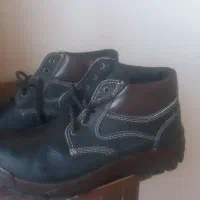 کفش کار دومدل فروشی است سایز ۴۱و۴۳