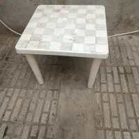 میز پلاستیکی