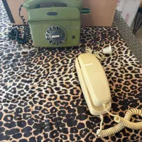 تلفن دیواری قدیمی آنتیک