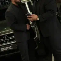 محافظ و راننده شخصی هستم