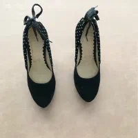 معاوضه هم دارم.کفش سایز۳۷ نو مناسب کادوروز زن