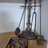 کنار شومینه