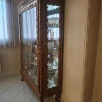 بوفه چوبی، چهار طبقه سالم رنگ طلایی، بدون زدگی|بوفه، ویترین، کنسول|تهران, سید خندان (جلفا)|دیوار