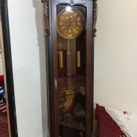 تخت خواب و ساعت