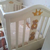 تخت چوبی کودک چرخ دار برند نی نی سالن