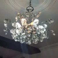 لوستر کریستال۸ شاخه در حد نو با دو عدد دیوارکوب