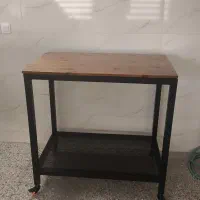 میز چوبی و فلزی