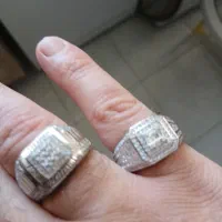 یکعدد انگشتر نقره باروکش طلا سفید عیار ۹۲۵ نو