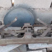 یک عدد ترازوی ۲۰ کیلوی عتیقه قدیمی