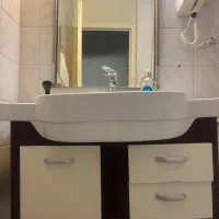 روشویی به همراه شیر آب