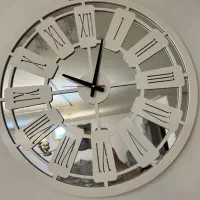 ساعت دیواری چوبی سفید