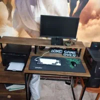 میز تحریر و کامپیوتر