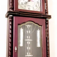 ساعت دیواری و مبلمان به همراه میز غذاخوری